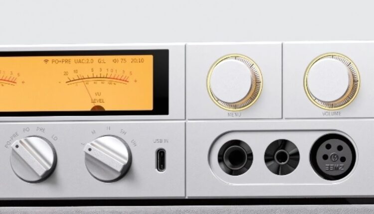 Streaming headphone amplifier