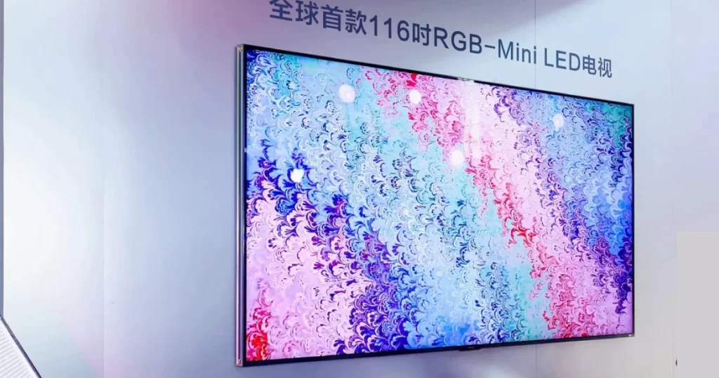 Η σειρά Hisense UX περιέχει την πρώτη τηλεόραση RGB Mini LED μαζικής παραγωγής στον κόσμο. Εκτός από το ότι είναι εξοπλισμένη με τεχνολογία RGB Mini LED, η Hisense UX διαθέτει επίσης το νέο επεξεργαστή εικόνας Hisense AI H7 και ένα σύστημα ήχου σχεδιασμένο από κοινού με την Devialet.