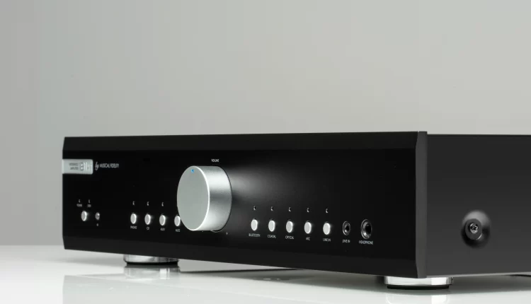Ο νέος Musical Fidelity B1xi του 2025 προσφέρει 100W στα 4Ω ή 60W στα 8Ω.