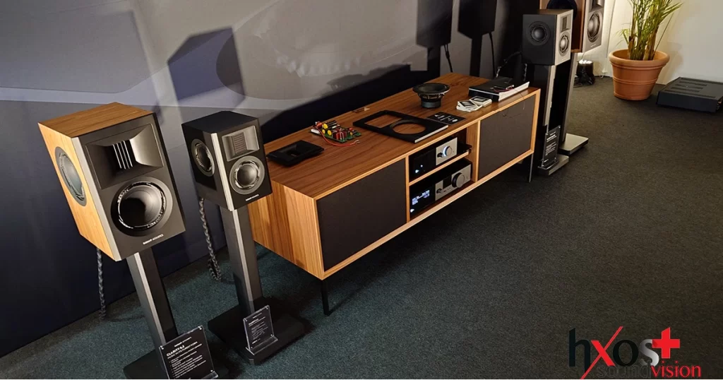 Η Radiant Acoustics είναι μια εταιρεία που ήρθε δυναμικά στον χώρο του hi-fi ήχου, προσφέροντας ποιότητα σε προσιτές τιμές. 