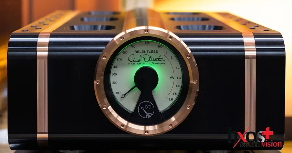 Στο επίκεντρο βρέθηκαν τα ηχεία WAMM Master Chronosonic που είναι τα κορυφαία της Wilson Audio με την υποστήριξη δύο τεράστιων subwoofer