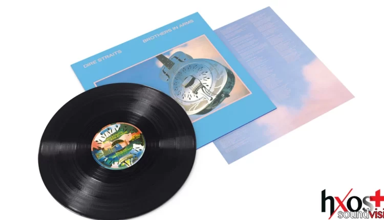 Το εξώφυλλο του άλμπουμ "Brothers in Arms" των Dire Straits, με την εμβληματική κιθάρα στον γαλάζιο ουρανό.