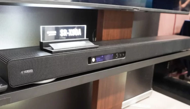 Η ημερομηνία κυκλοφορίας και η τιμή της SR-X90A παραμένουν άγνωστες, όμως είναι φανερό πως η Yamaha στοχεύει να επαναπροσδιορίσει την εμπειρία οικιακού ήχου.