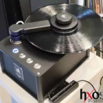 Συσκευή Clearaudio Smart Double Matrix σε λειτουργία, με δίσκο βινυλίου τοποθετημένο