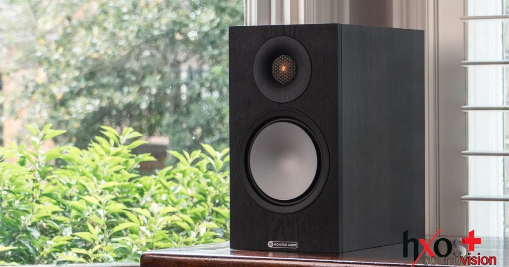 Ηχεία Monitor Audio Bronze 7G σε satin walnut φινίρισμα, με C-CAM drivers και σύγχρονη αισθητική, ιδανικά για στερεοφωνικά και AV συστήματα.