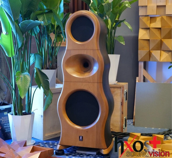 Ο Giuseppe Zingali άνοιξε πρόθυμα τις πόρτες του ήχου και όσοι πιστοί προσέλθετε. 