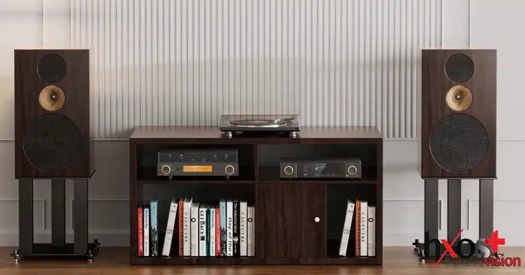 Ο ολοκληρωμένος λαμπάτος ενισχυτής FiiO EA13 με VU meters και προστατευτικό κλουβί λυχνιών, πλάι στα τριών δρόμων παθητικά ηχεία SV13 με tweeter βηρυλλίου, woofer JBL και midrange Scan-Speak.