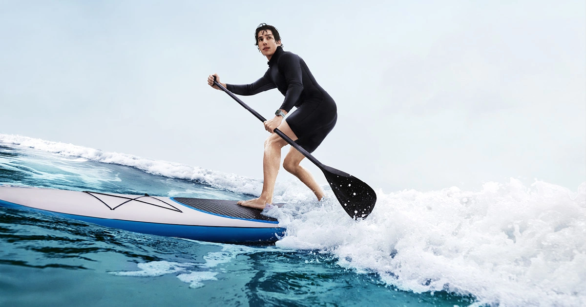 Huawei Watch Fit 4 Pro με τετράγωνη AMOLED οθόνη και μπρασελέ από νάιλον ή φθοριούχο ελαστικό, σε πράσινο, μπλε ή μαύρο χρώμα