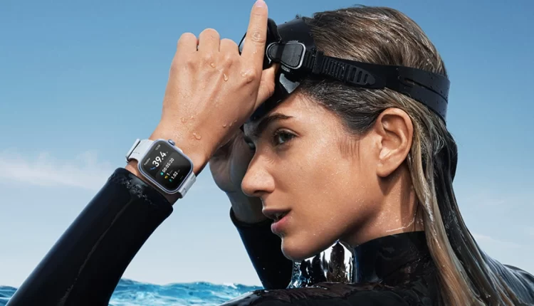 Huawei Watch Fit 4 Pro με τετράγωνη AMOLED οθόνη και μπρασελέ από νάιλον ή φθοριούχο ελαστικό, σε πράσινο, μπλε ή μαύρο χρώμα
