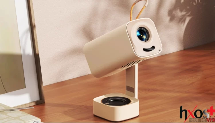 Ο φορητός προβολέας Yaber T1 Pro με βάση 180°, στρογγυλεμένο design, και ατμοσφαιρικό φωτισμό