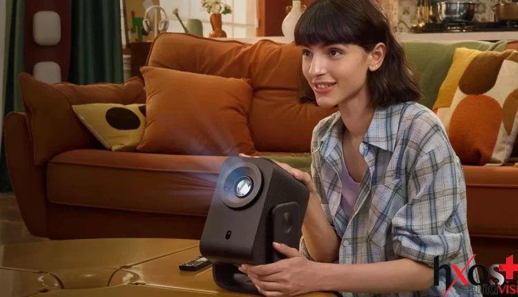 Με βάρος περίπου 1,77 κιλά, αυτός ο φορητός προβολέας LCD είναι φορητός και φορητός, ικανός να προβάλλει μεγάλες οθόνες από 40 έως 120 ίντσες. Χρησιμοποιεί σύστημα LCD με οθόνη LCD 3,0 ιντσών.