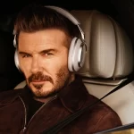 Η Β&W παρουσίασε τα νέα κορυφαία ακουστικά Bowers & Wilkins Px8 S2 σε δύο χρώματα: Onyx Black και Warm Stone. Η τιμή τους βγήκε στα €729.