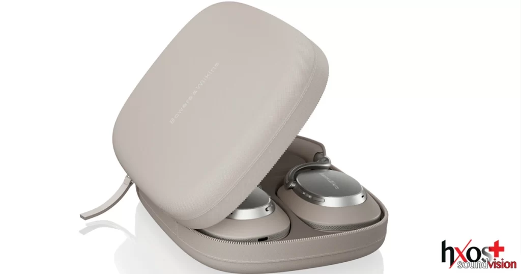 Η Β&W παρουσίασε τα νέα κορυφαία ακουστικά Bowers & Wilkins Px8 S2 σε δύο χρώματα: Onyx Black και Warm Stone. Η τιμή τους βγήκε στα €729.