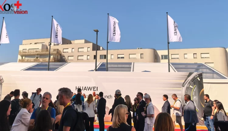 HUAWEI WATCH GT6, το HUAWEI WATCH Ultimate 2, το νέο αναβαθμισμένο HUAWEI WATCH D2 με μπλε λουράκι και το HUAWEI MatePad 12 X