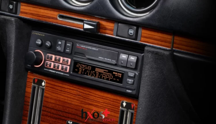 Η κασέτα επιστρέφει εκεί όπου κάποτε βασίλευε: στο ταμπλό του αυτοκινήτου