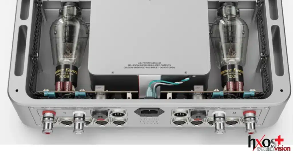 Η Vinnie Rossi είναι εδώ και παίζει με λυχνίες 300Β και Mosfet