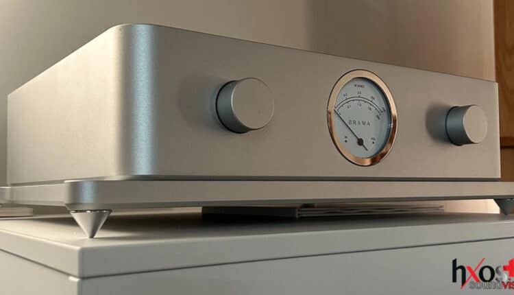 Η Vinnie Rossi είναι εδώ και παίζει με λυχνίες 300Β και Mosfet