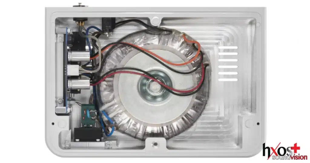 Το σασί του Aina είναι κατασκευασμένο εξ ολοκλήρου από εξαιρετικά αγώγιμο καθαρό αλουμίνιο 1070 (καθαρότητα 99,7%), επιτυγχάνοντας τα καλύτερα ηλεκτρικά χαρακτηριστικά.