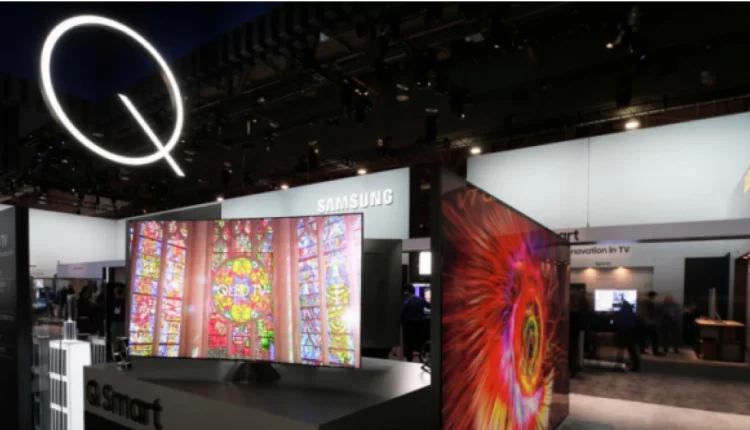 Η εταιρεία παρουσίασε τις πρώτες QLED το 2017, εισάγοντας πάνελ με μπλε LED οπίσθιο φωτισμό και Quantum Dot