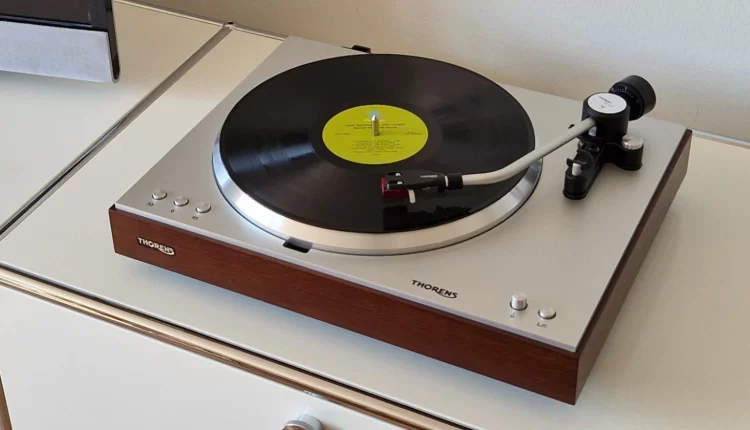 Thorens TD 404 DD: Πικάπ άμεσης οδήγησης με ιστορία
