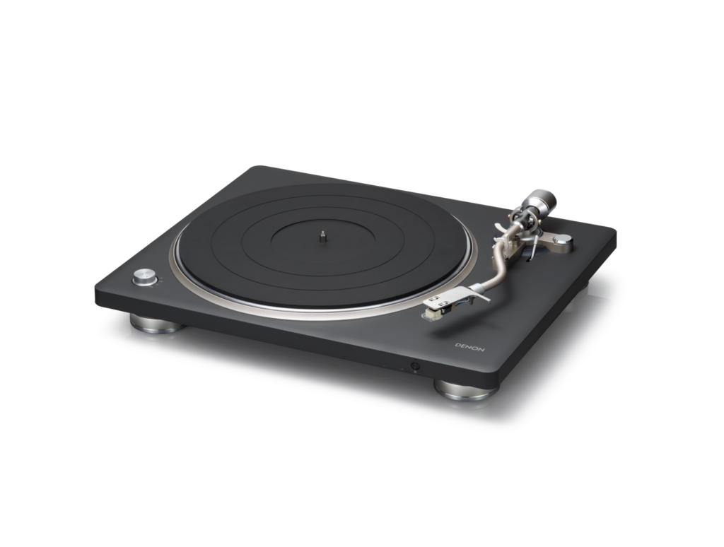 Denon DP‑500BT: Σύγχρονο πικάπ με ρίζες σε ιστορικές καινοτομίες της Denon