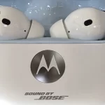 Moto Buds 2 και Buds 2 Plus: Ασύρματα ακουστικά με ήχο Bose και αυτονομία έως 48 ώρες