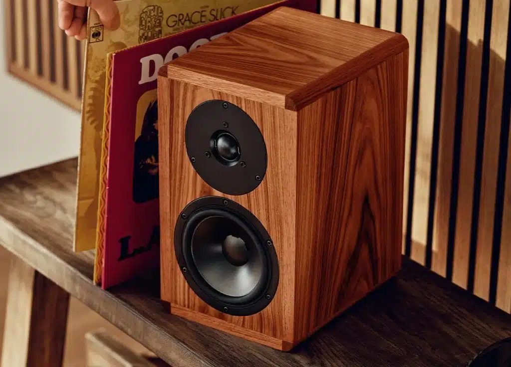 Dynaudio Legend: Ένα ηχείο στολίδι!