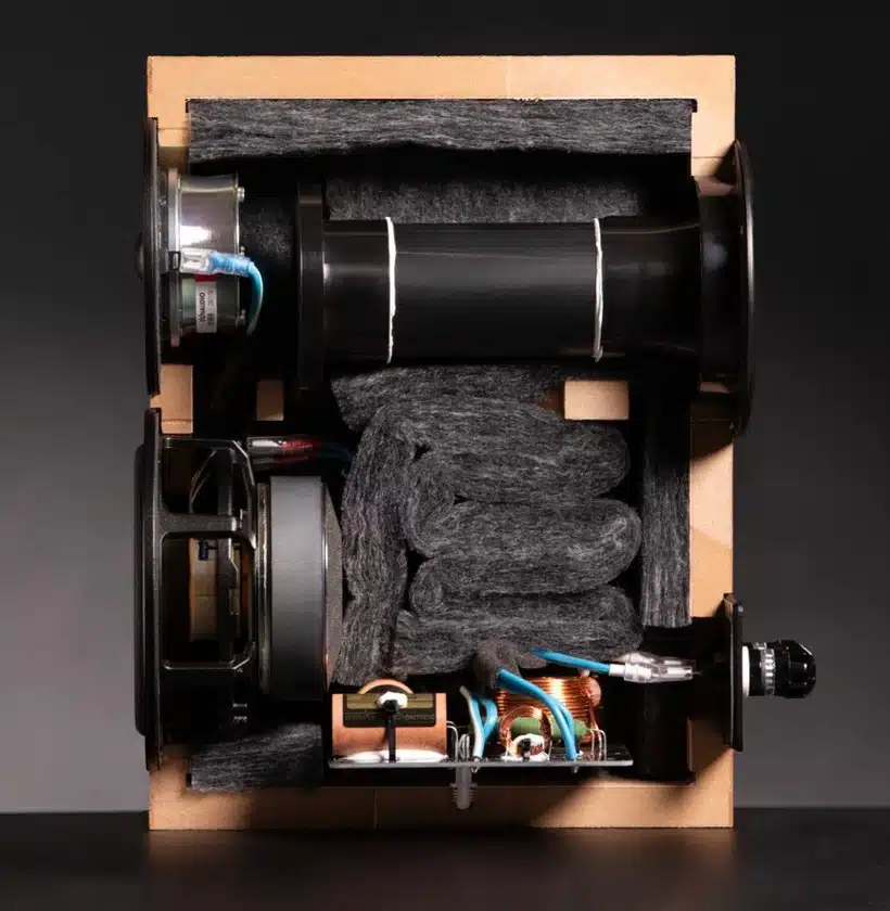 Dynaudio Legend: Ένα ηχείο στολίδι!