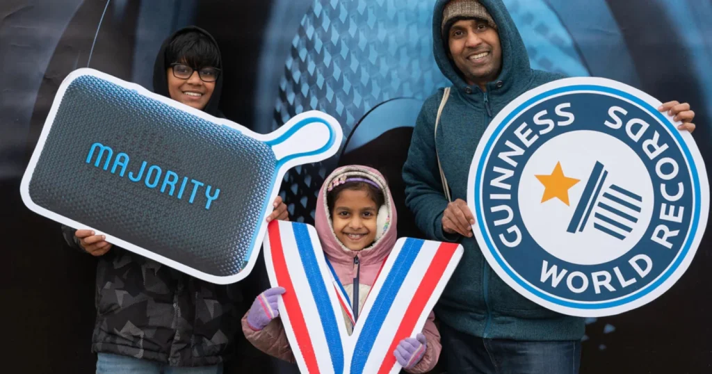 Majority: Έσπασε το ρεκόρ Γκίνες της JBL με 1.500 Bluetooth ηχεία