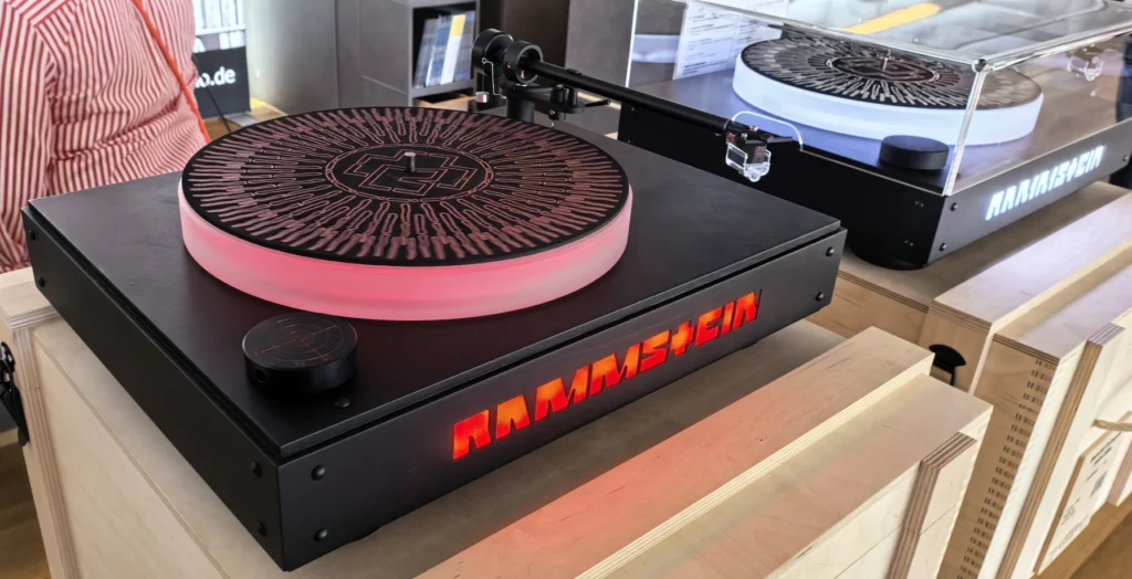 Clearaudio Rammstein: Όταν το βινύλιο βρέχει φωτιά επί σκηνής