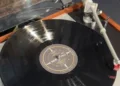 ELAC «100 Years - The Life Of Sound»: Επετειακή audiophile συλλογή σε UHQCD και 180g βινύλιο