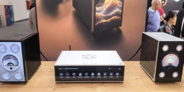 HiFi Rose RA80: Οθόνες ακόμη και σε μονομπλόκ ενισχυτές