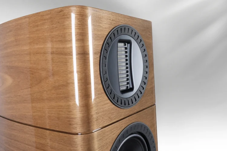 Wharfedale Elysian R: Αναβάθμιση σε όλα