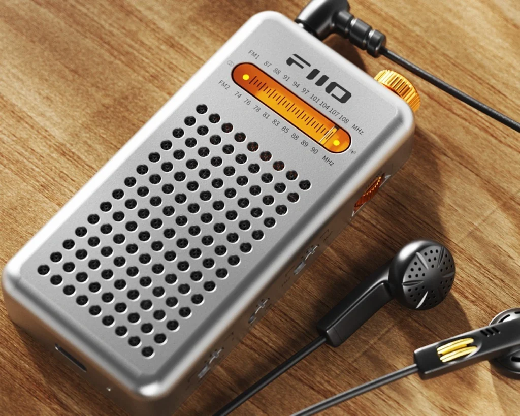 FiiO RR13: φορητό FM ραδιόφωνο με αυθεντικό ρετρό χαρακτήρα