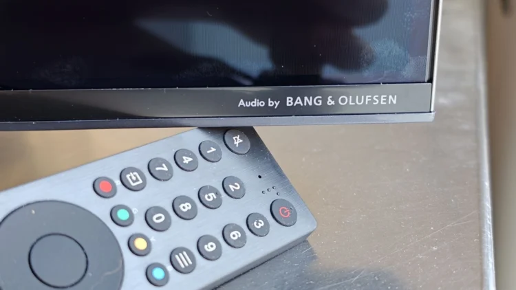 TCL 65C7L Review | Δυνατά χαρτιά το γρήγορο πάνελ, η κατασκευή και η φωτεινότητα στο boost
