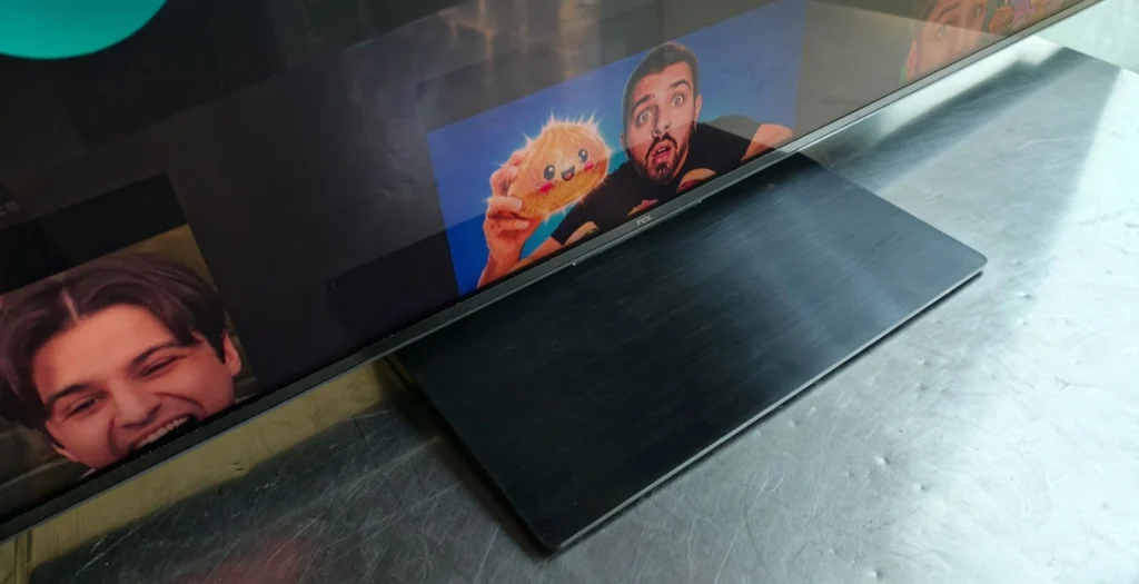 TCL 65C7L Review | Δυνατά χαρτιά το γρήγορο πάνελ, η κατασκευή και η φωτεινότητα στο boost